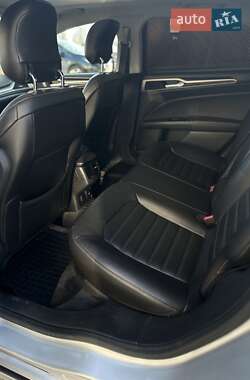 Седан Ford Fusion 2013 в 