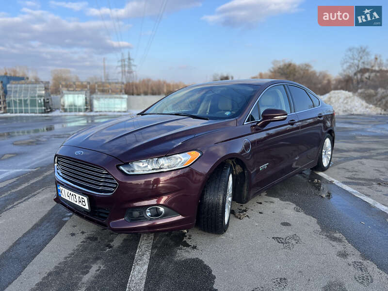 Седан Ford Fusion 2013 в 