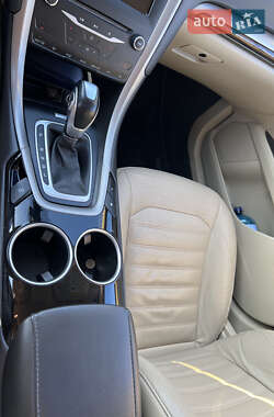 Седан Ford Fusion 2013 в 
