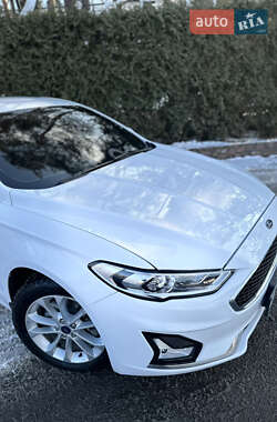 Седан Ford Fusion 2019 в 