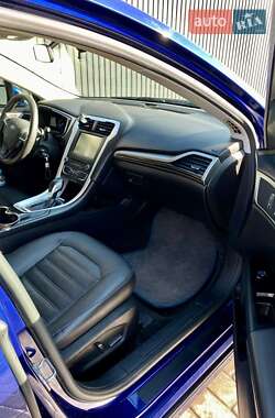 Седан Ford Fusion 2015 в 