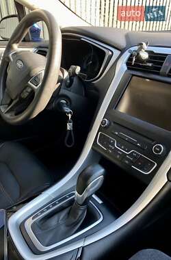Седан Ford Fusion 2015 в 