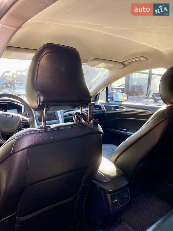 Седан Ford Fusion 2015 в Винниках