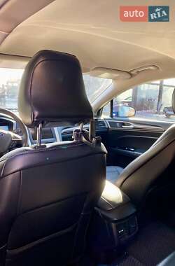 Седан Ford Fusion 2015 в 