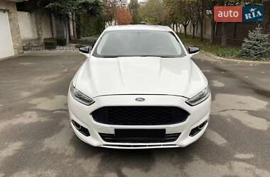 Седан Ford Fusion 2016 в 
