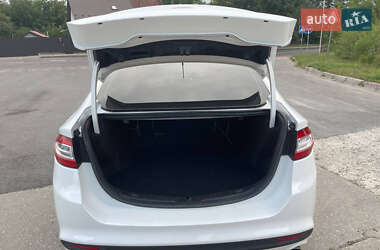 Седан Ford Fusion 2012 в 