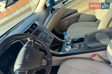 Седан Ford Fusion 2017 в 