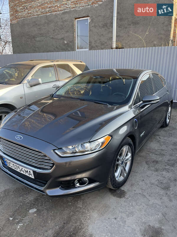 Седан Ford Fusion 2016 в Золочеві