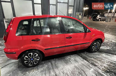 Хэтчбек Ford Fusion 2004 в 