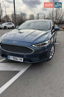 Седан Ford Fusion 2019 в 