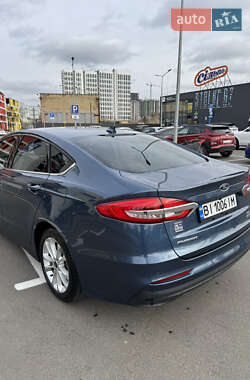 Седан Ford Fusion 2019 в 