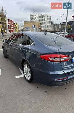 Седан Ford Fusion 2019 в 