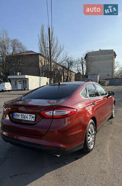 Седан Ford Fusion 2014 в 