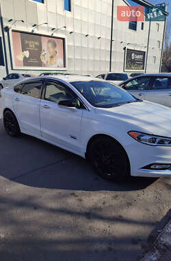 Седан Ford Fusion 2017 в 
