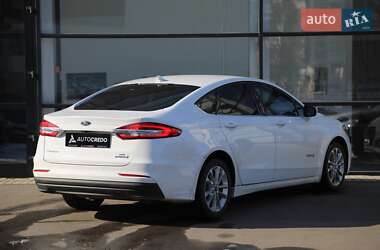 Седан Ford Fusion 2018 в 