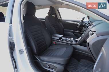 Седан Ford Fusion 2018 в 