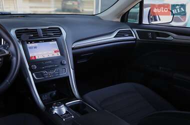 Седан Ford Fusion 2018 в 