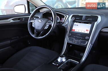 Седан Ford Fusion 2018 в 