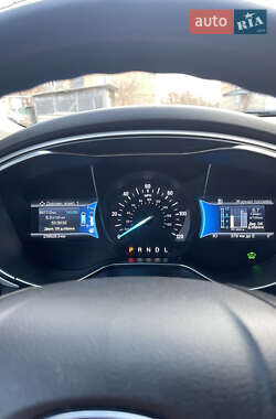 Седан Ford Fusion 2014 в 