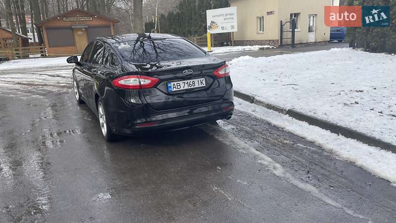 Седан Ford Fusion 2015 в Гнівані