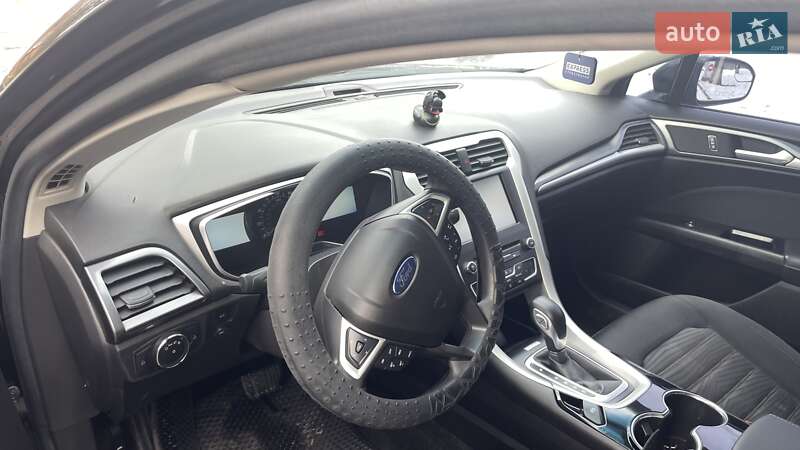 Седан Ford Fusion 2015 в Гнівані