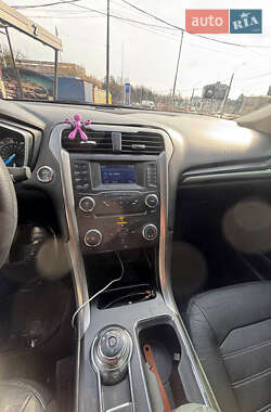Седан Ford Fusion 2016 в 