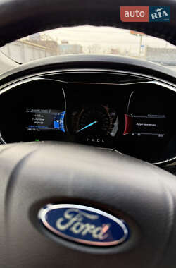 Седан Ford Fusion 2017 в 