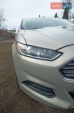 Седан Ford Fusion 2015 в 