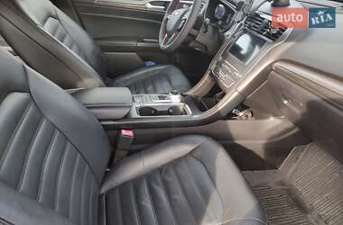 Седан Ford Fusion 2017 в 