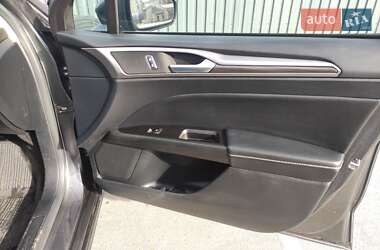 Седан Ford Fusion 2017 в 