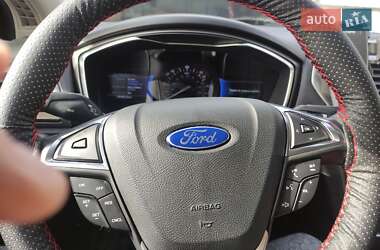 Седан Ford Fusion 2017 в 