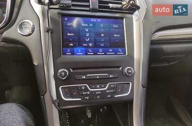 Седан Ford Fusion 2017 в 