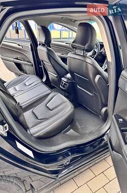 Седан Ford Fusion 2016 в 