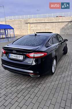 Седан Ford Fusion 2016 в 