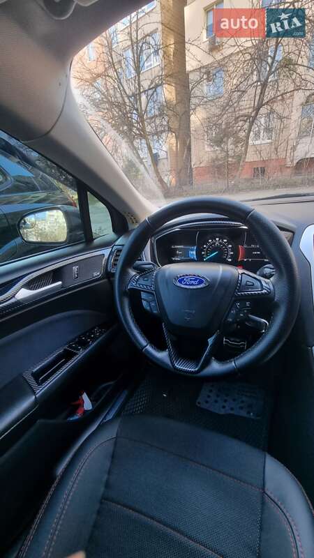 Седан Ford Fusion 2015 в Львові