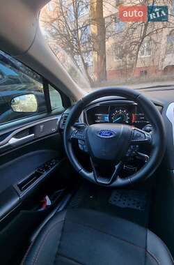 Седан Ford Fusion 2015 в 