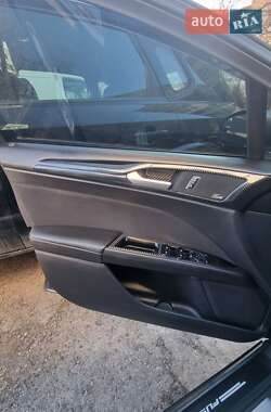 Седан Ford Fusion 2015 в 