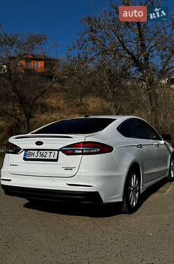 Седан Ford Fusion 2020 в 
