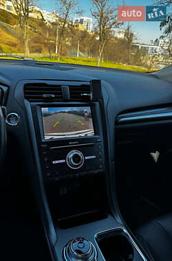Седан Ford Fusion 2020 в 