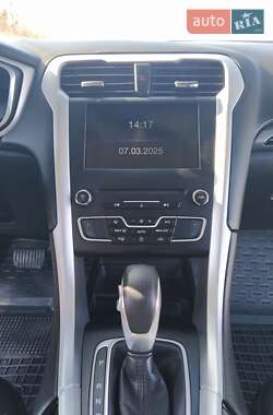 Седан Ford Fusion 2015 в 