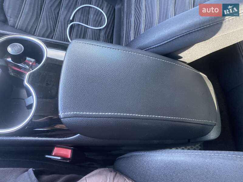 Седан Ford Fusion 2015 в Киеве фото 12 Седан Ford Fusion 2015 в Киеве