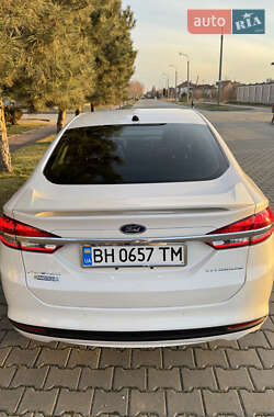 Седан Ford Fusion 2016 в 