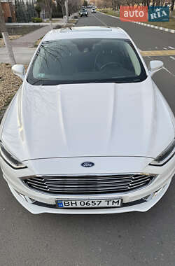 Седан Ford Fusion 2016 в 