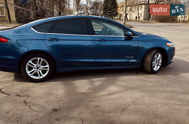 Седан Ford Fusion 2017 в 