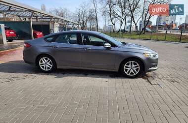 Седан Ford Fusion 2012 в 
