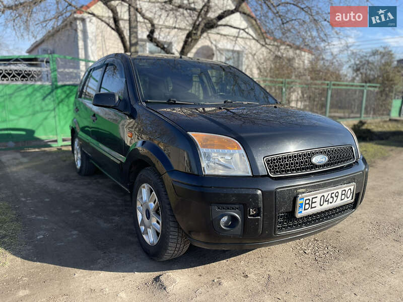 Хэтчбек Ford Fusion 2008 в Новом Буге