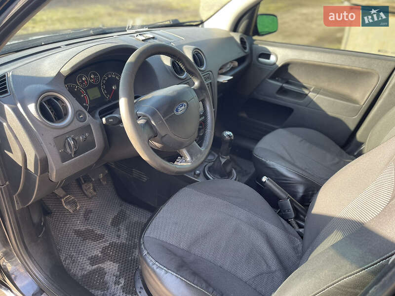 Хэтчбек Ford Fusion 2008 в Новом Буге