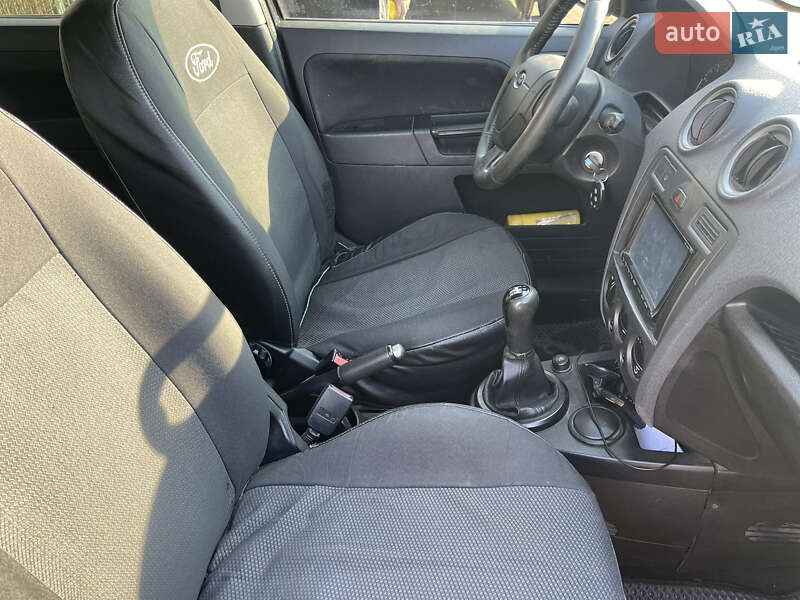 Хэтчбек Ford Fusion 2008 в Новом Буге