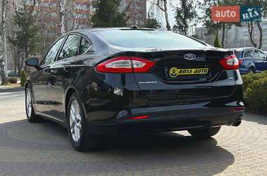 Седан Ford Fusion 2015 в 