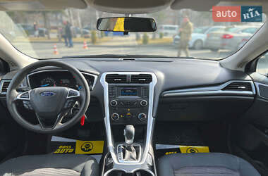 Седан Ford Fusion 2015 в 